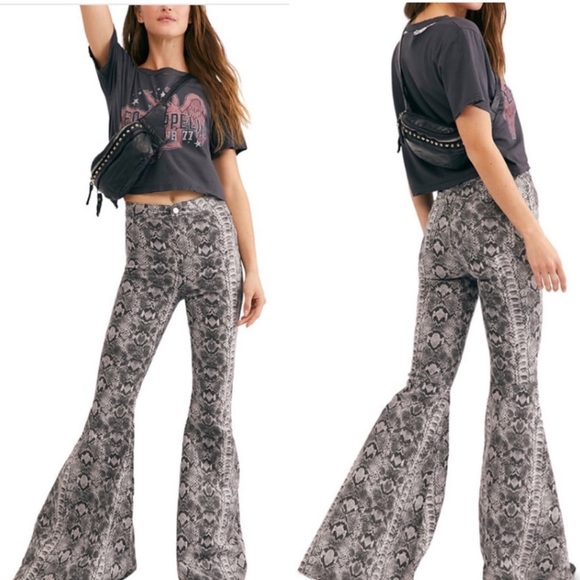 Free People Pants - NWT Free People Just Float On Flare Bell Bottom Jeans Gray Snakeskin Print Sz 27